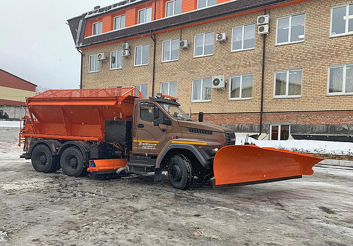 Многофункциональная коммунальная машина «Урал» вышла на борьбу со снегом на улицы  городов России - подробнее на сайте